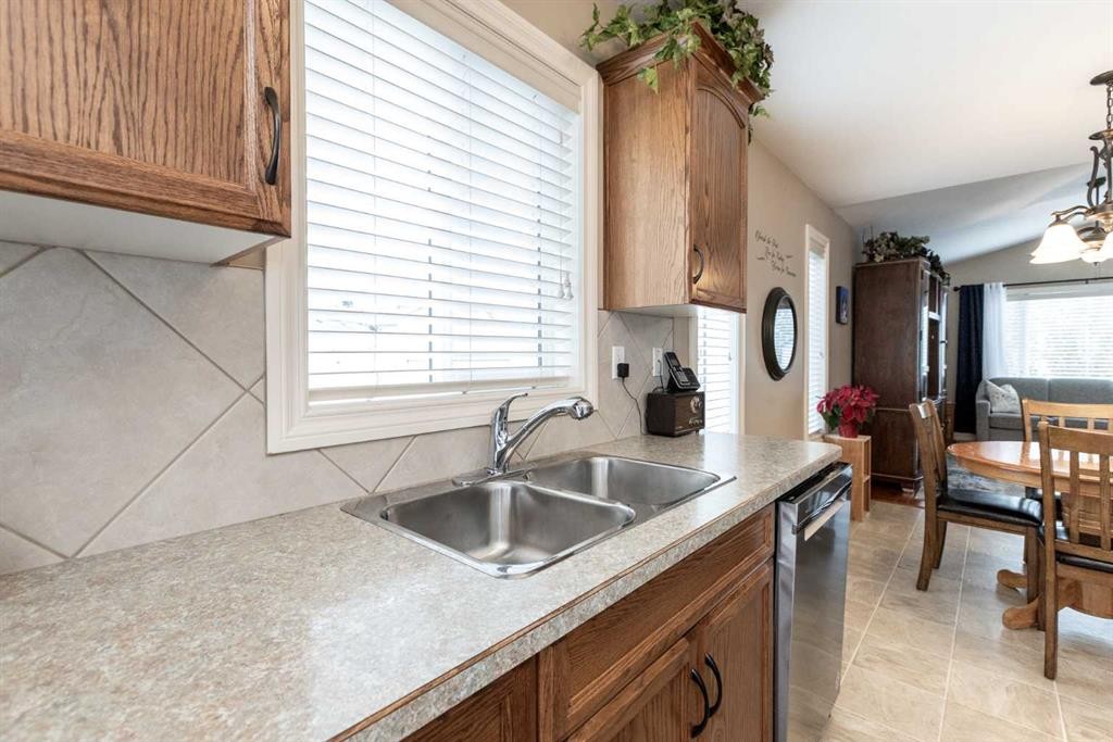 









4426


47

Avenue Close,
Innisfail,




AB
T4G 1Y2

