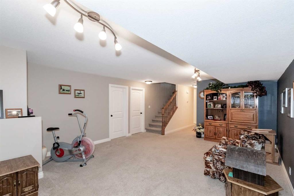 









4426


47

Avenue Close,
Innisfail,




AB
T4G 1Y2

