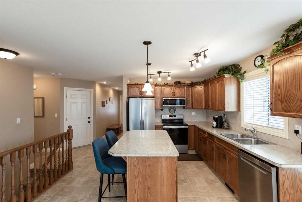 









4426


47

Avenue Close,
Innisfail,




AB
T4G 1Y2


