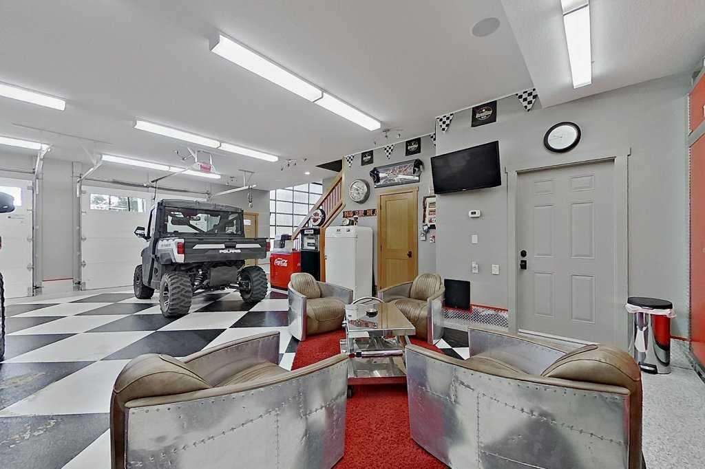 









25054


South Pine Lake Road

, 117 & 121,
Rural Red Deer County,




AB
T0M 1R0

