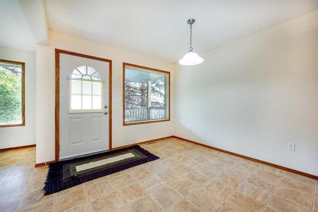 









5009


41

Street,
Sylvan Lake,




AB
T4S 1B9

