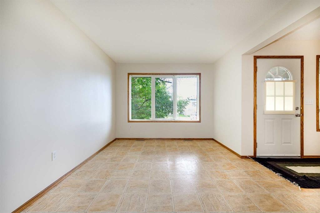 









5009


41

Street,
Sylvan Lake,




AB
T4S 1B9

