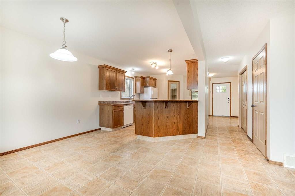 









5009


41

Street,
Sylvan Lake,




AB
T4S 1B9

