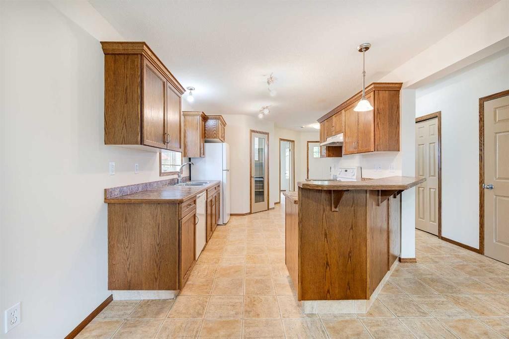 









5009


41

Street,
Sylvan Lake,




AB
T4S 1B9

