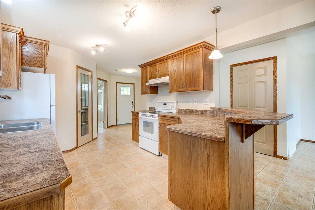









5009


41

Street,
Sylvan Lake,




AB
T4S 1B9

