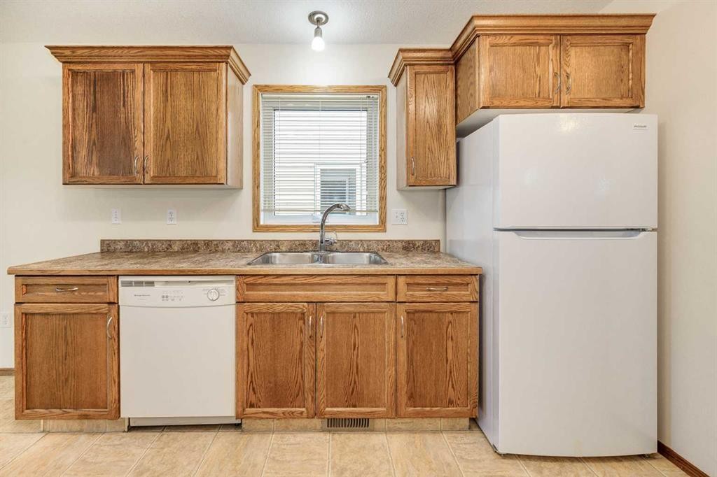 









5009


41

Street,
Sylvan Lake,




AB
T4S 1B9

