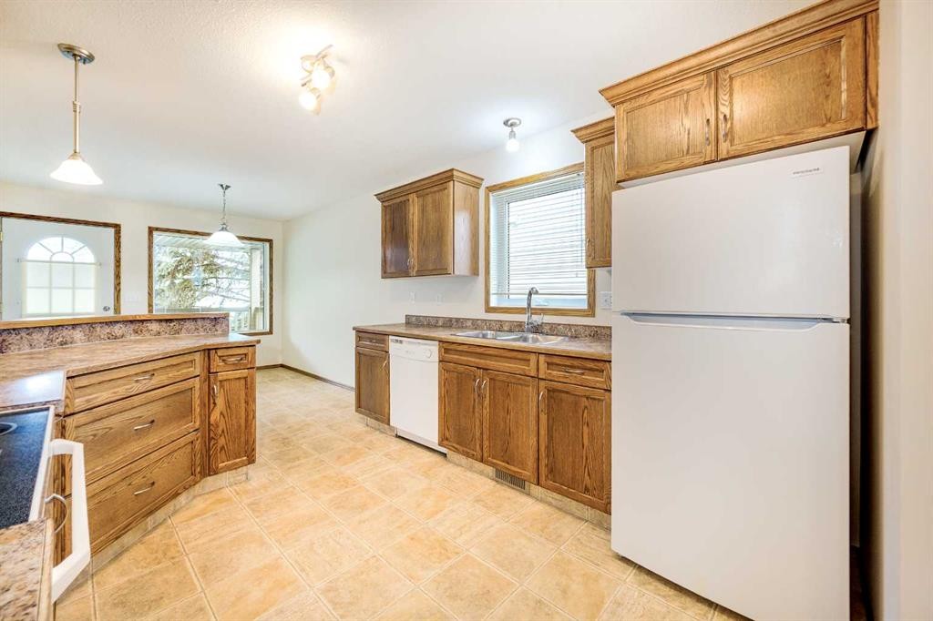 









5009


41

Street,
Sylvan Lake,




AB
T4S 1B9

