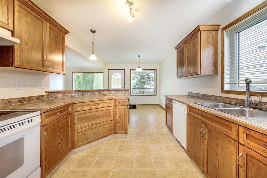 









5009


41

Street,
Sylvan Lake,




AB
T4S 1B9

