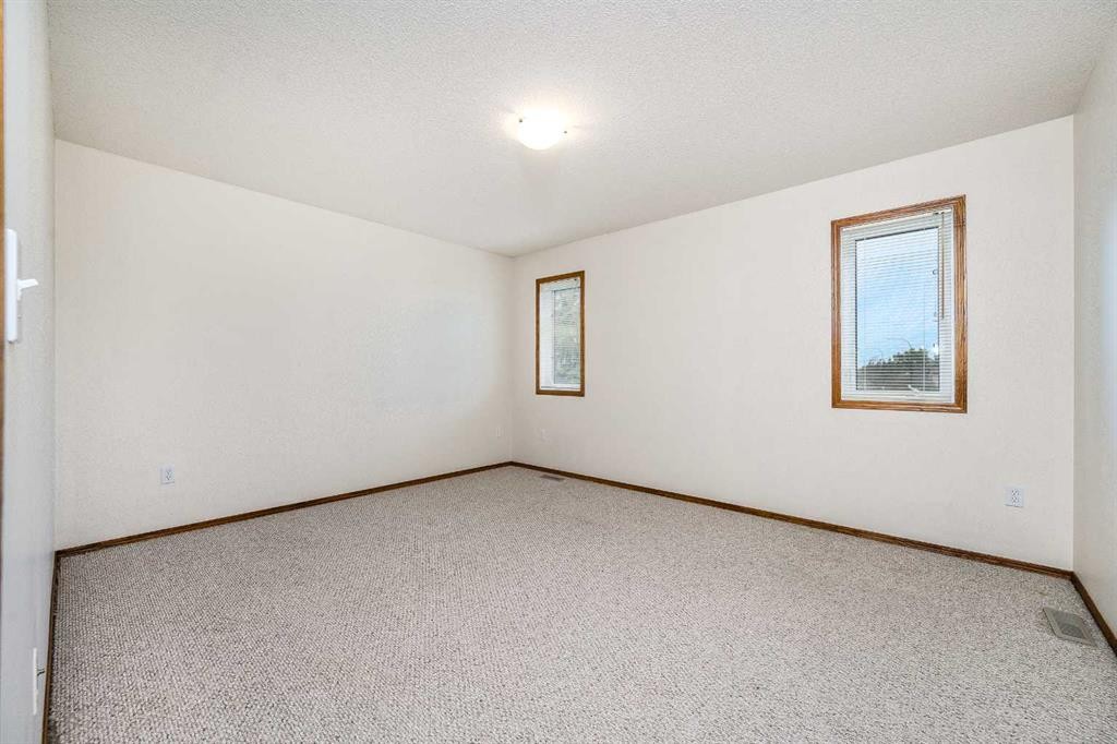 









5009


41

Street,
Sylvan Lake,




AB
T4S 1B9

