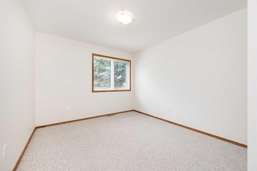 









5009


41

Street,
Sylvan Lake,




AB
T4S 1B9

