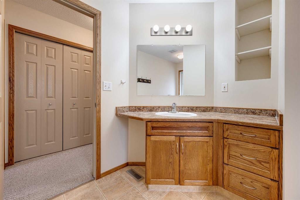 









5009


41

Street,
Sylvan Lake,




AB
T4S 1B9

