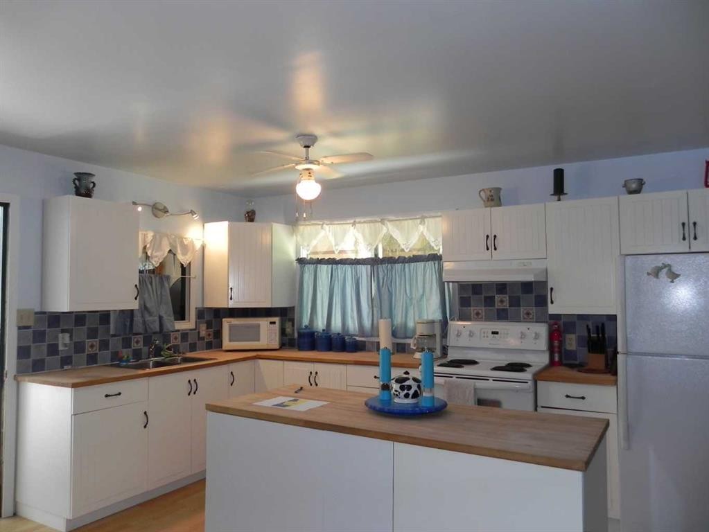 









97


Premier

Avenue,
Gull Lake,




AB
T0C 0J0

