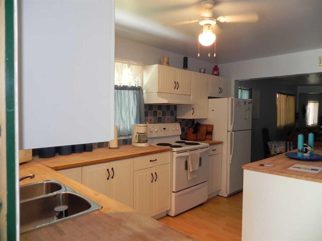 









97


Premier

Avenue,
Gull Lake,




AB
T0C 0J0


