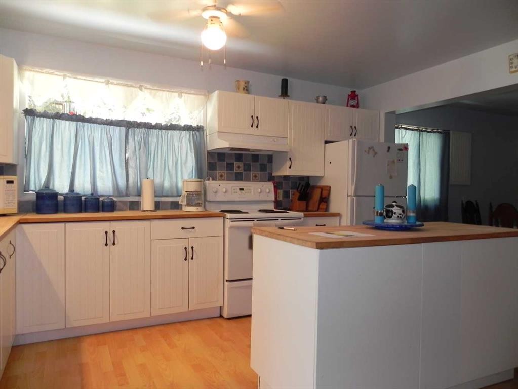 









97


Premier

Avenue,
Gull Lake,




AB
T0C 0J0

