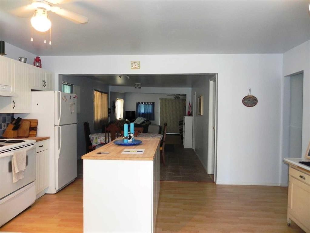









97


Premier

Avenue,
Gull Lake,




AB
T0C 0J0

