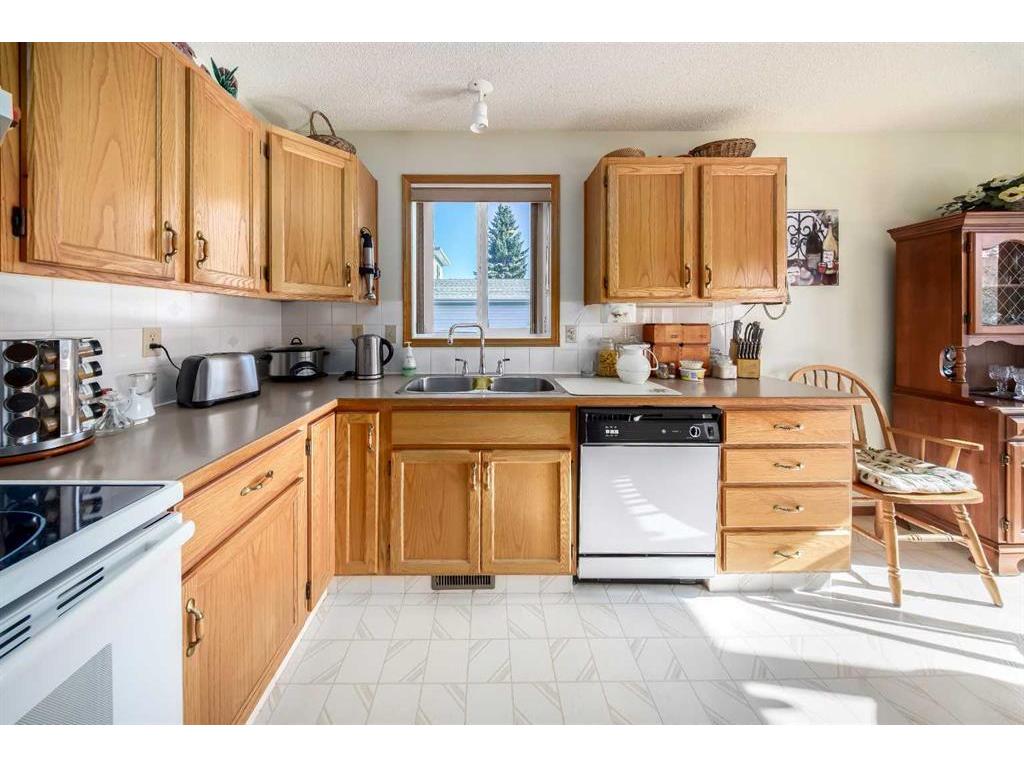 









8


Dunham

Close,
Red Deer,




AB
T4R 2J5

