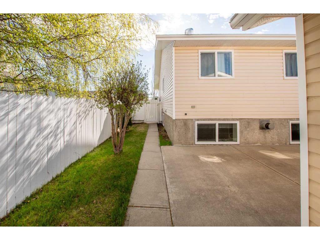 









8


Dunham

Close,
Red Deer,




AB
T4R 2J5

