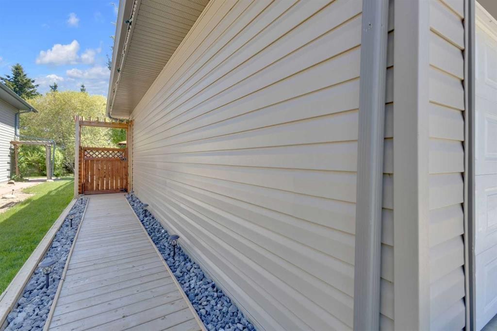 









33


Cameron

Close,
Lacombe,




AB
T4L 2N6

