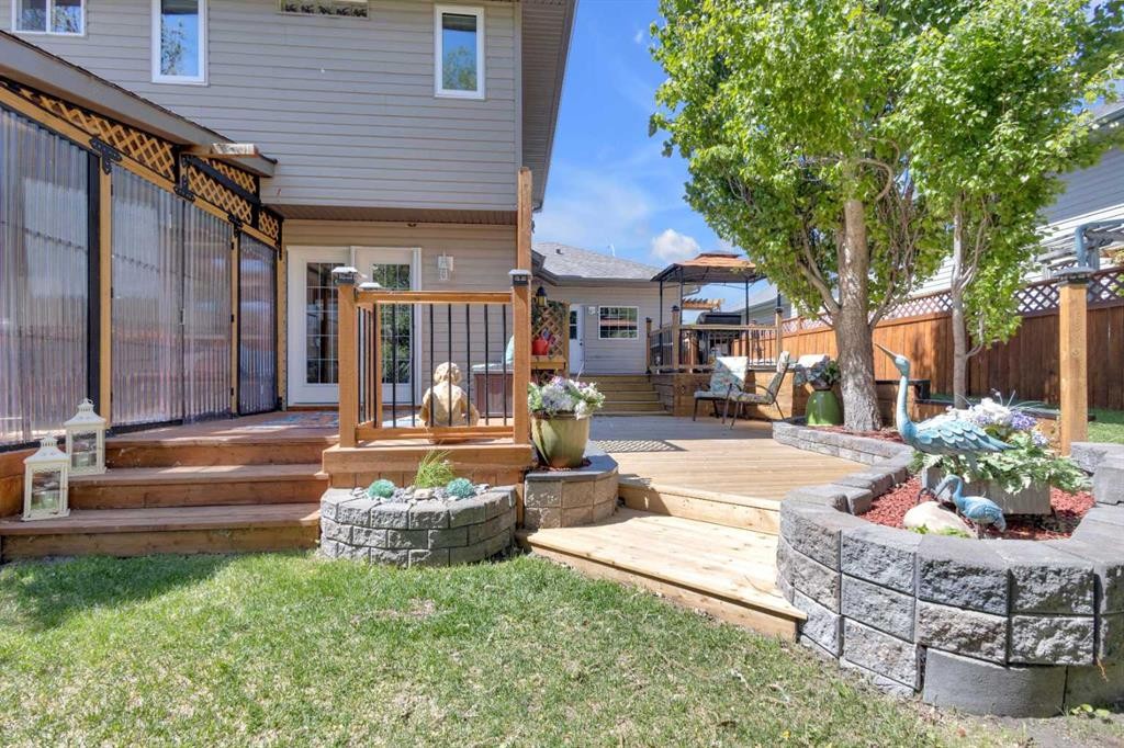 









33


Cameron

Close,
Lacombe,




AB
T4L 2N6

