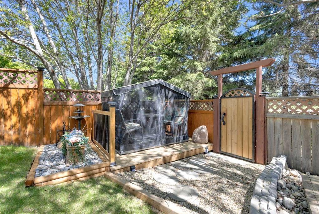 









33


Cameron

Close,
Lacombe,




AB
T4L 2N6

