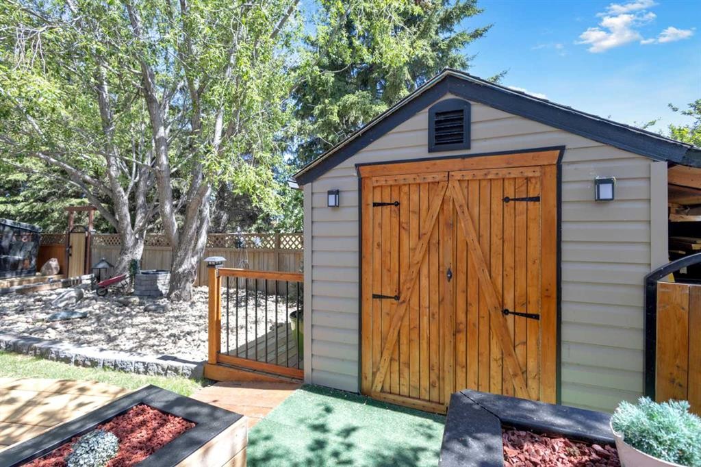 









33


Cameron

Close,
Lacombe,




AB
T4L 2N6

