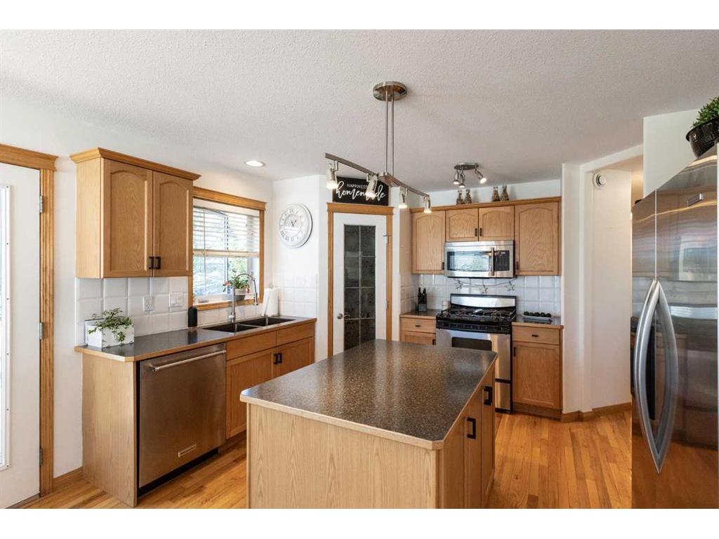 









4494


54A

Avenue Crescent,
Innisfail,




AB
T4G 1X8

