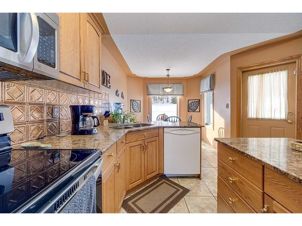 









26110


11

Highway, 27,
Rural Red Deer County,




AB
T4E1C2

