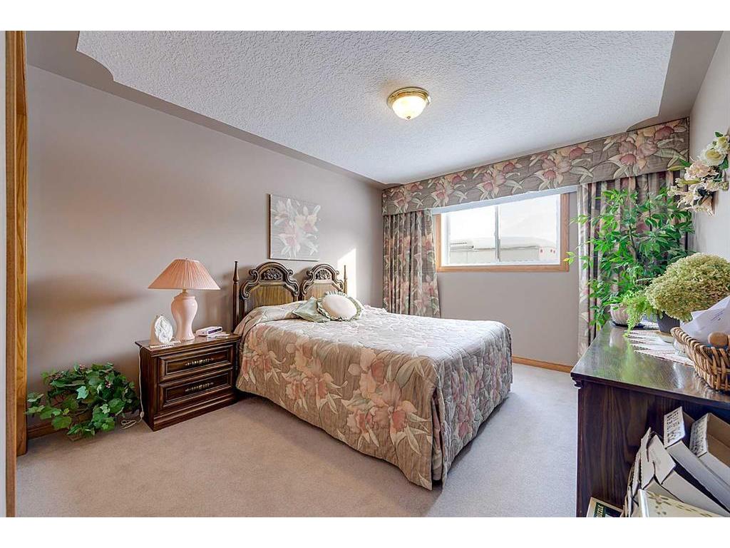 









26110


11

Highway, 27,
Rural Red Deer County,




AB
T4E1C2


