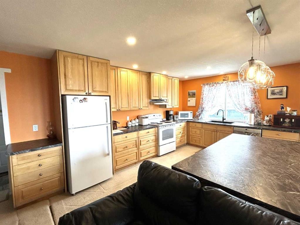 









36205


HIGHWAY 872

,
Coronation,




AB
T0C 0X0

