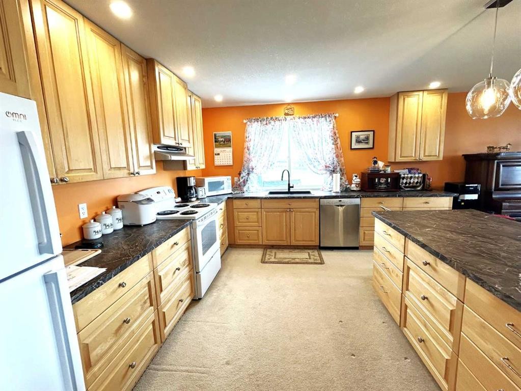









36205


HIGHWAY 872

,
Coronation,




AB
T0C 0X0

