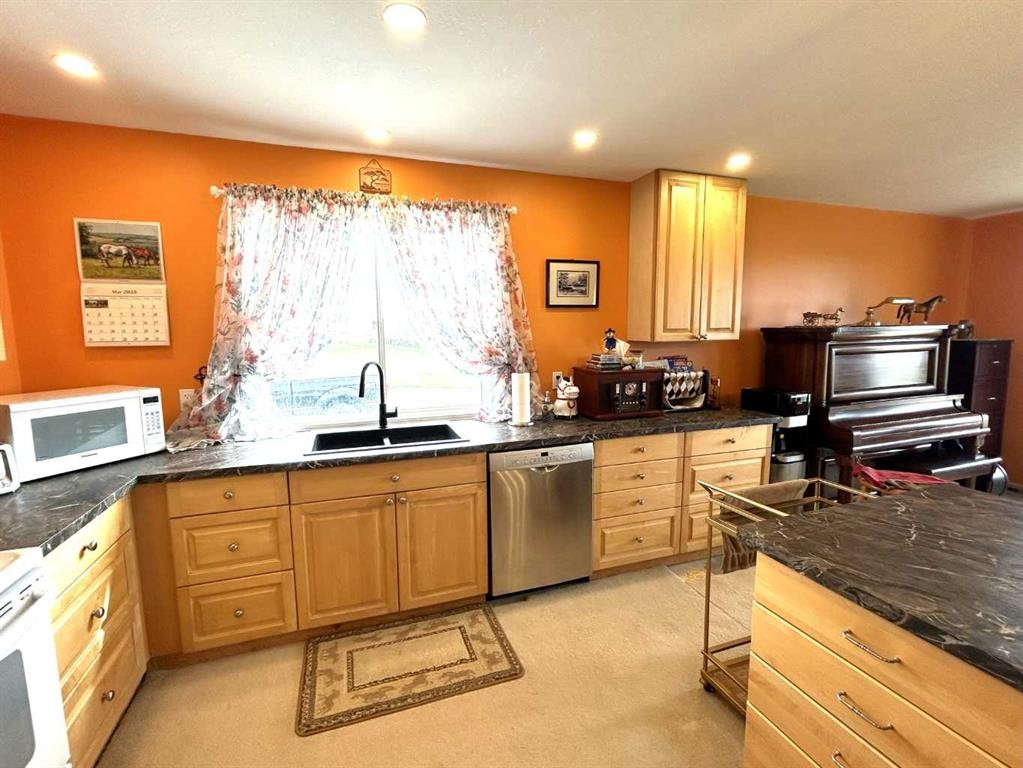 









36205


HIGHWAY 872

,
Coronation,




AB
T0C 0X0

