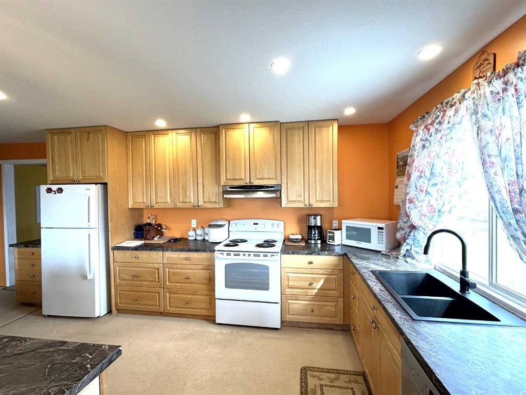 









36205


HIGHWAY 872

,
Coronation,




AB
T0C 0X0

