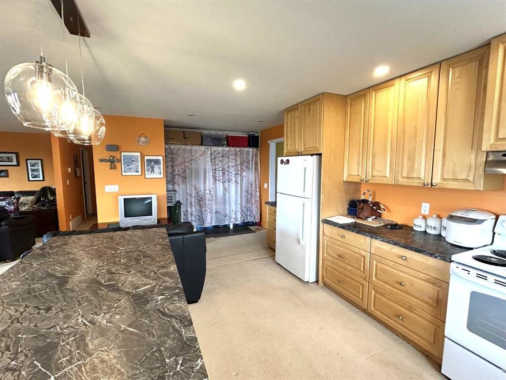 









36205


HIGHWAY 872

,
Coronation,




AB
T0C 0X0

