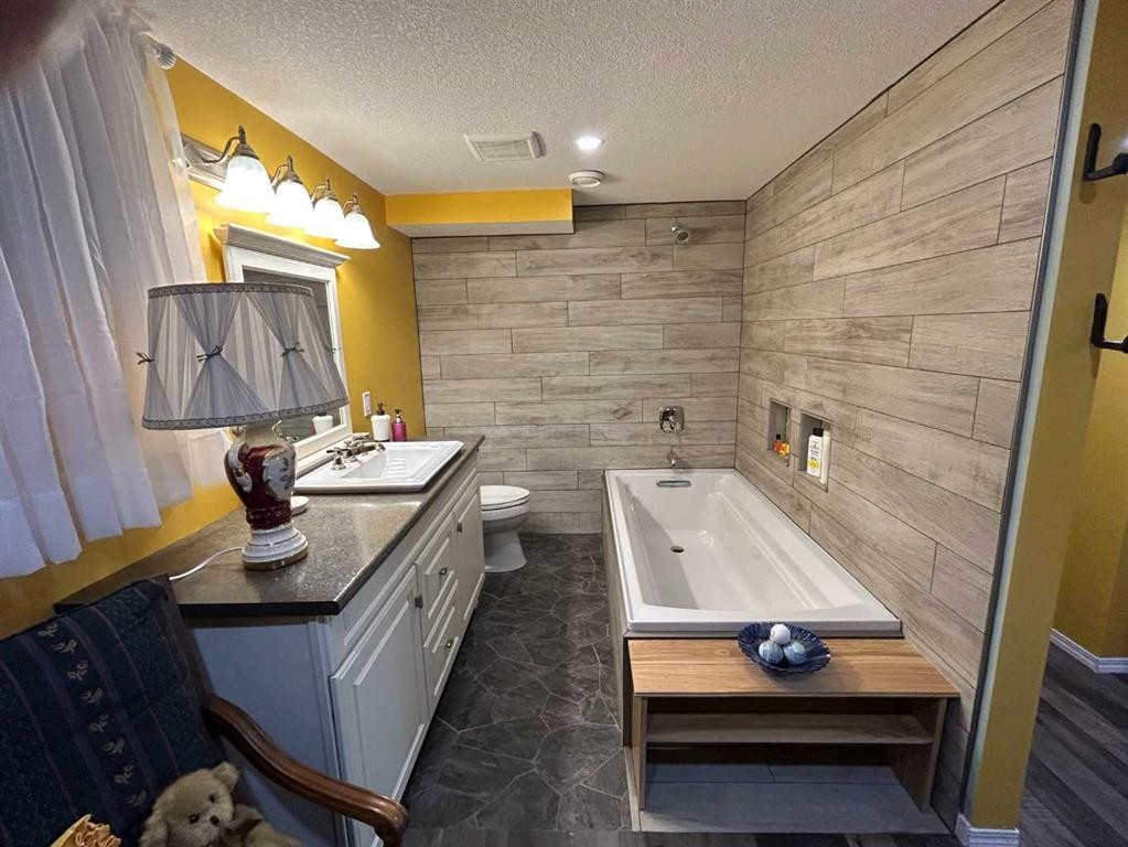 









36205


HIGHWAY 872

,
Coronation,




AB
T0C 0X0

