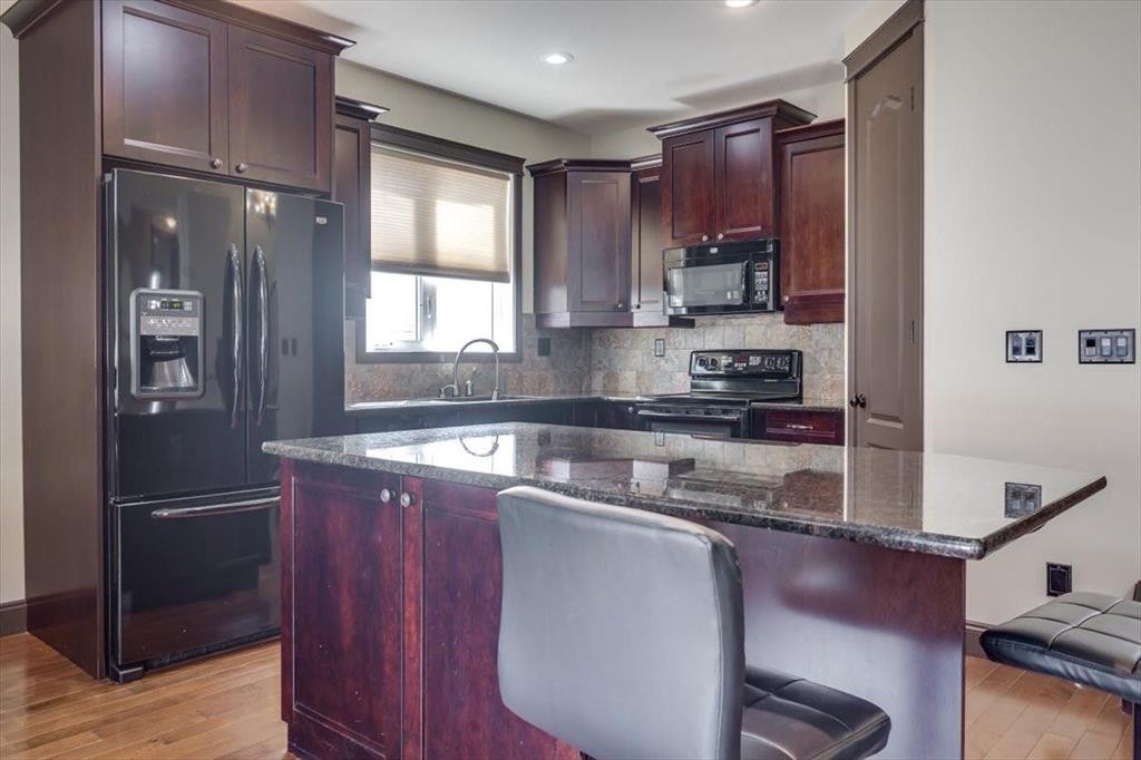 









7021


Cobb

Street,
Lacombe,




AB
T4L0C1

