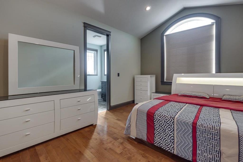 









7021


Cobb

Street,
Lacombe,




AB
T4L0C1

