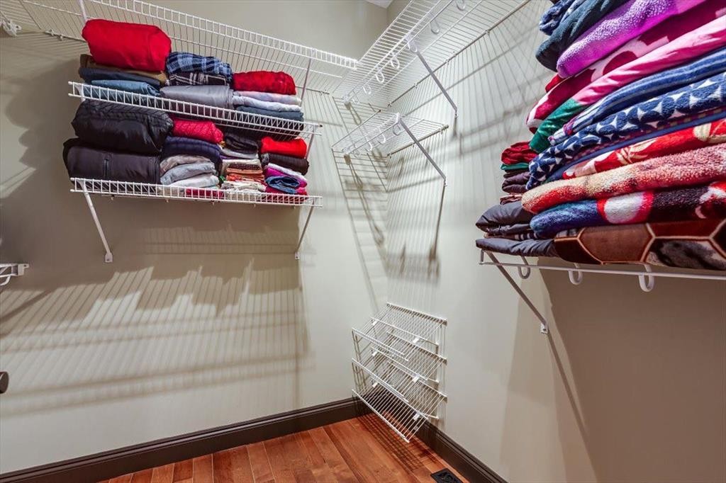 









7021


Cobb

Street,
Lacombe,




AB
T4L0C1

