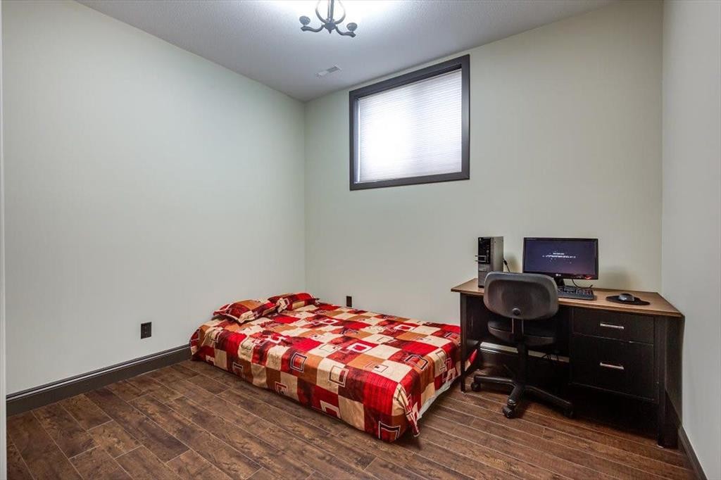 









7021


Cobb

Street,
Lacombe,




AB
T4L0C1

