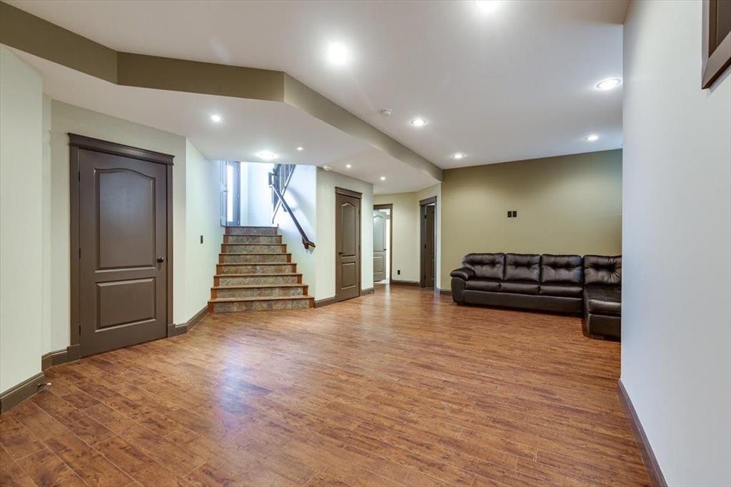 









7021


Cobb

Street,
Lacombe,




AB
T4L0C1

