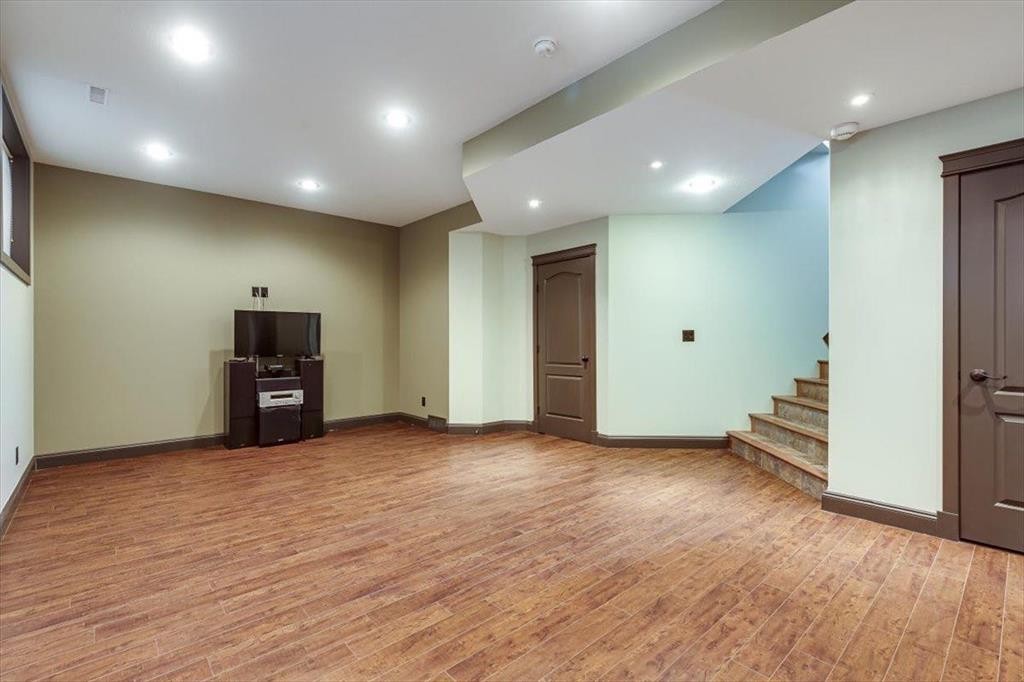 









7021


Cobb

Street,
Lacombe,




AB
T4L0C1

