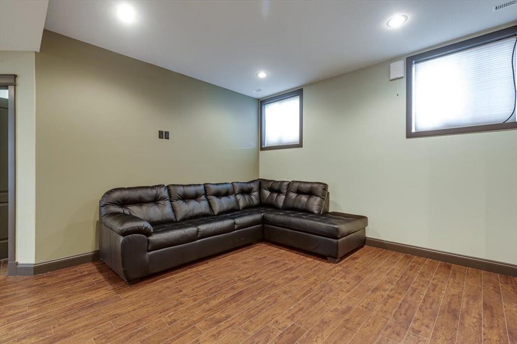 









7021


Cobb

Street,
Lacombe,




AB
T4L0C1

