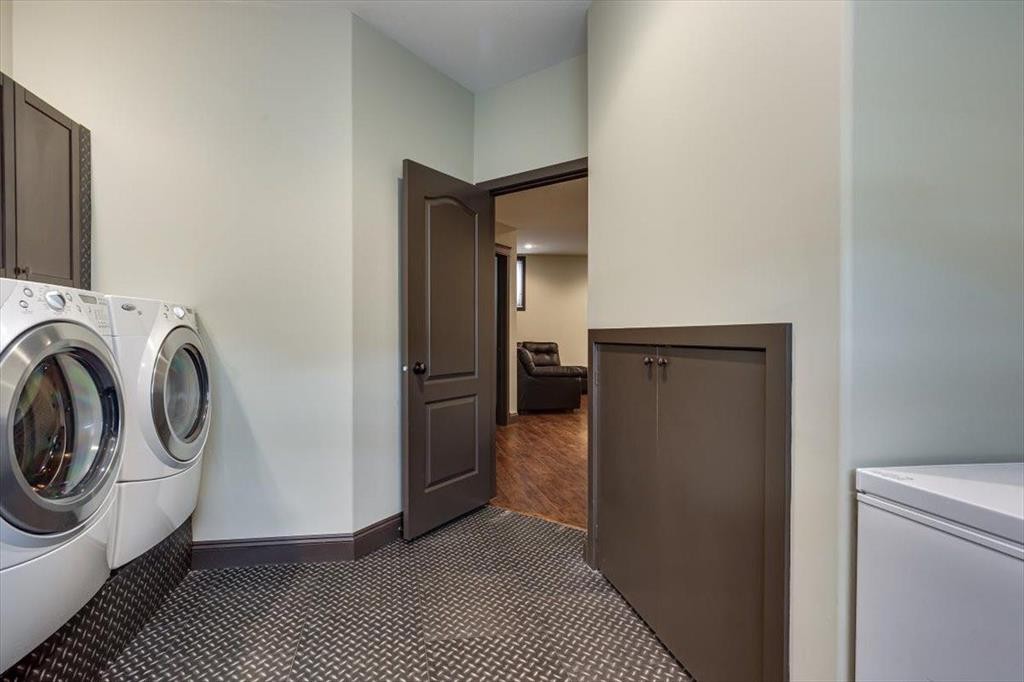 









7021


Cobb

Street,
Lacombe,




AB
T4L0C1

