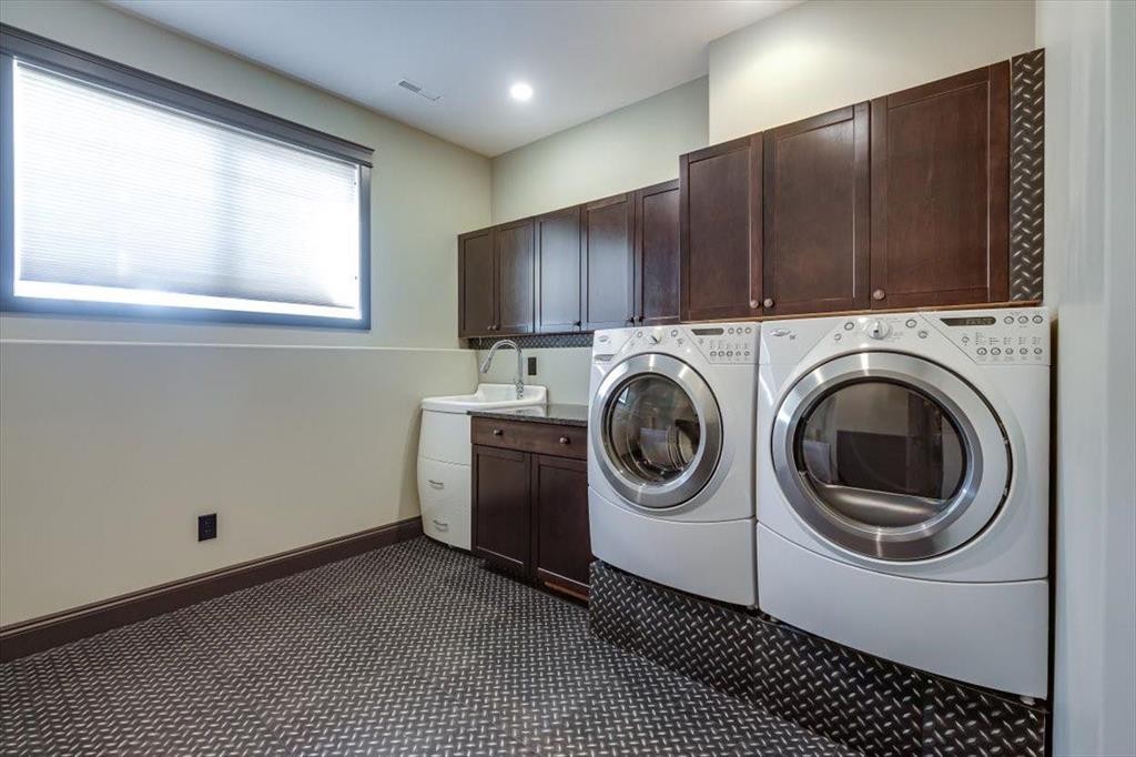 









7021


Cobb

Street,
Lacombe,




AB
T4L0C1

