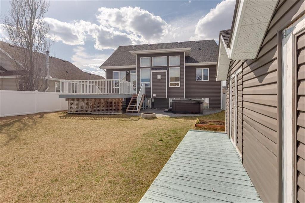 









7021


Cobb

Street,
Lacombe,




AB
T4L0C1

