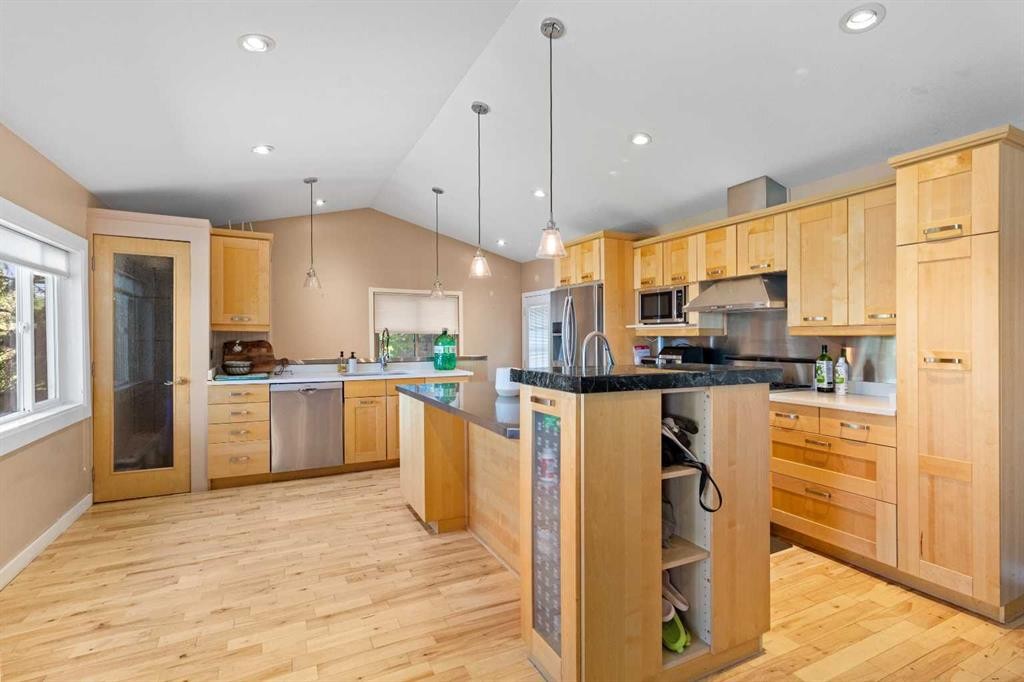 









36106C


Range Road 250

, 106,
Rural Red Deer County,




AB
T0M 1R0

