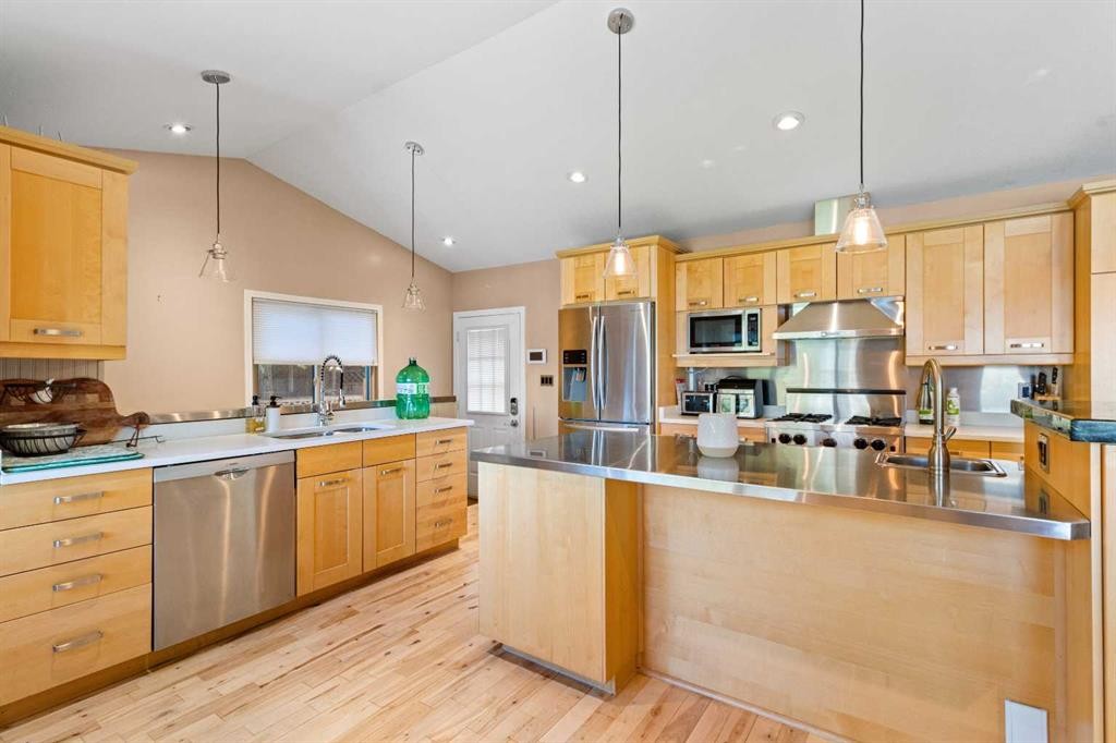 









36106C


Range Road 250

, 106,
Rural Red Deer County,




AB
T0M 1R0

