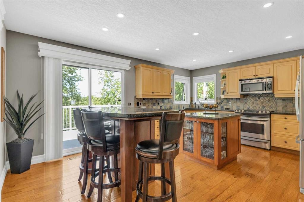 









20


Lakes

Close,
Lacombe,




AB
T4L 1S4

