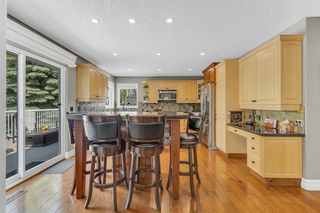 









20


Lakes

Close,
Lacombe,




AB
T4L 1S4


