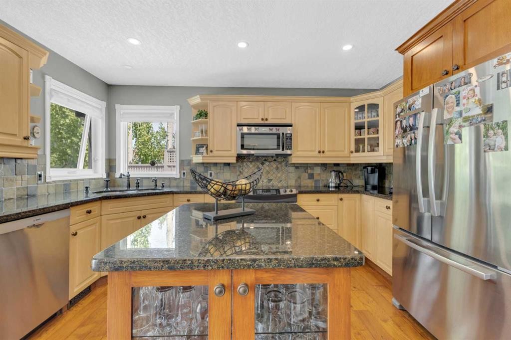 









20


Lakes

Close,
Lacombe,




AB
T4L 1S4

