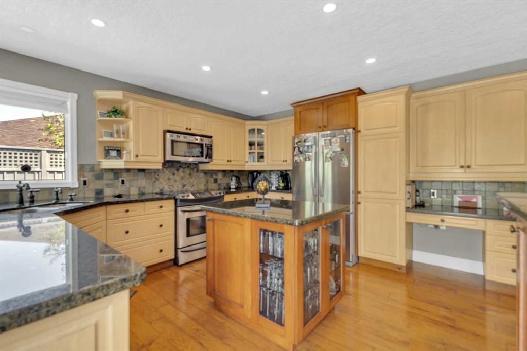 









20


Lakes

Close,
Lacombe,




AB
T4L 1S4

